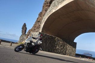 Moto - Test: Nuova Yamaha Tracer 700 2020, non solo “sguardo R1” ed Euro 5