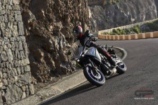 Moto - Test: Nuova Yamaha Tracer 700 2020, non solo “sguardo R1” ed Euro 5
