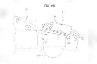 Moto - News: Honda brevetta un airbag auto a difesa di pedoni e motociclisti