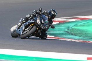 Moto - Test: Triumph Daytona 765 Moto2 Limited Edition - TEST