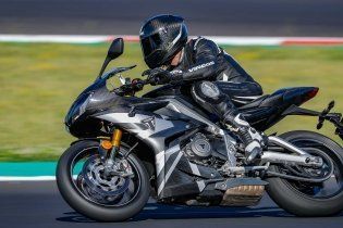 Moto - Test: Triumph Daytona 765 Moto2 Limited Edition - TEST