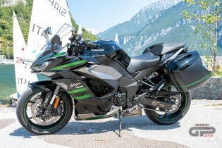 Moto - Test: Prova Kawasaki Ninja 1000SX 2020: sport touring dalla Z alla Ninja