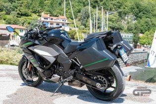 Moto - Test: Prova Kawasaki Ninja 1000SX 2020: sport touring dalla Z alla Ninja