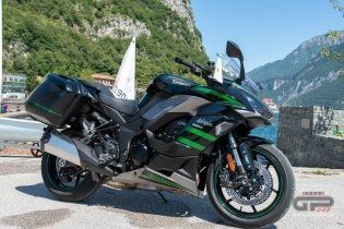 Moto - Test: Prova Kawasaki Ninja 1000SX 2020: sport touring dalla Z alla Ninja