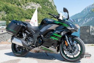 Moto - Test: Prova Kawasaki Ninja 1000SX 2020: sport touring dalla Z alla Ninja