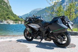 Moto - Test: Prova Kawasaki Ninja 1000SX 2020: sport touring dalla Z alla Ninja