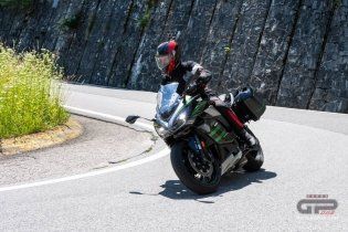 Moto - Test: Prova Kawasaki Ninja 1000SX 2020: sport touring dalla Z alla Ninja