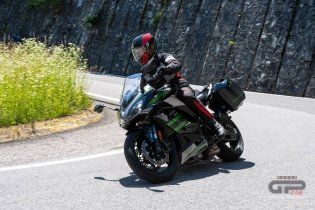 Moto - Test: Prova Kawasaki Ninja 1000SX 2020: sport touring dalla Z alla Ninja
