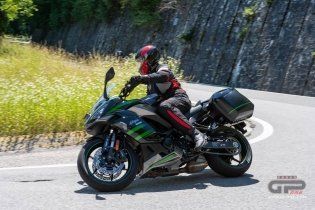 Moto - Test: Prova Kawasaki Ninja 1000SX 2020: sport touring dalla Z alla Ninja