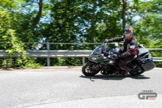 Moto - Test: Prova Kawasaki Ninja 1000SX 2020: sport touring dalla Z alla Ninja