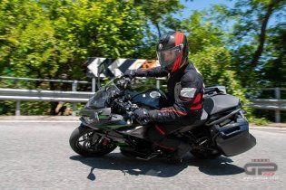 Moto - Test: Prova Kawasaki Ninja 1000SX 2020: sport touring dalla Z alla Ninja