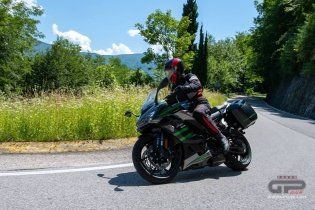 Moto - Test: Prova Kawasaki Ninja 1000SX 2020: sport touring dalla Z alla Ninja