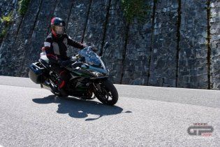 Moto - Test: Prova Kawasaki Ninja 1000SX 2020: sport touring dalla Z alla Ninja
