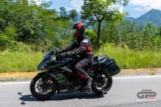 Moto - Test: Prova Kawasaki Ninja 1000SX 2020: sport touring dalla Z alla Ninja