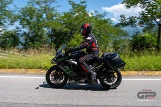Moto - Test: Prova Kawasaki Ninja 1000SX 2020: sport touring dalla Z alla Ninja