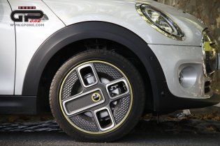 Auto - Test: Una rosa è una rosa: Prova Mini Cooper SE L: 184 cv elettrici