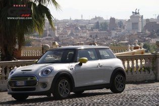 Auto - Test: Una rosa è una rosa: Prova Mini Cooper SE L: 184 cv elettrici