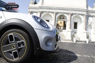 Auto - Test: Una rosa è una rosa: Prova Mini Cooper SE L: 184 cv elettrici