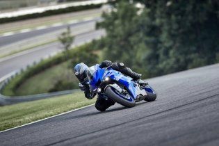 Moto - News: Yamaha R6 2021: addio alla strada, sarà solo uso pista, caratteristiche e foto 