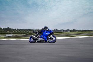 Moto - News: Yamaha R6 2021: addio alla strada, sarà solo uso pista, caratteristiche e foto 