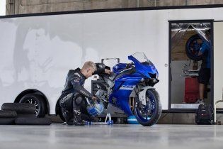 Moto - News: Yamaha R6 2021: addio alla strada, sarà solo uso pista, caratteristiche e foto 