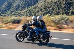 Moto - News: Honda: la Rebel con il motore dell'Africa Twin, Rebel 1100 2021, foto e dati