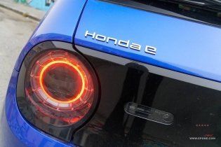 Auto - Test: Prova video Honda E: uno sfoggio di tecnologia che guarda anche al passato