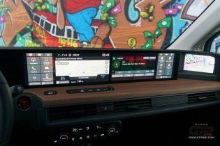 Auto - Test: Prova video Honda E: uno sfoggio di tecnologia che guarda anche al passato