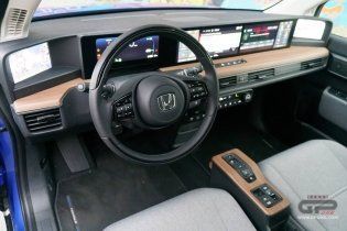 Auto - Test: Prova video Honda E: uno sfoggio di tecnologia che guarda anche al passato