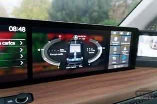Auto - Test: Prova video Honda E: uno sfoggio di tecnologia che guarda anche al passato