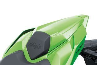 Moto - News: Svelate le Kawasaki ZX-10R e ZX-10RR my2021: due Ninja per graffiare in pista