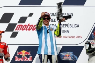 News: Diego Maradona dead: he loved motorcycles, crowned Rossi his “wrist of God”