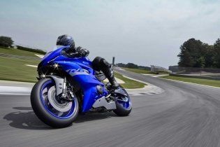 Moto - News: Yamaha R6 Race, la supersport solo per le pieghe in pista