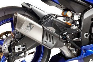 Moto - News: Yamaha R6 Race, la supersport solo per le pieghe in pista