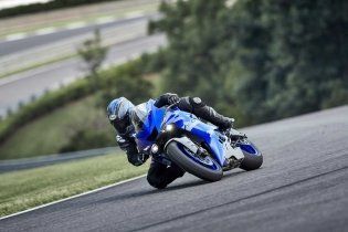 Moto - News: Yamaha R6 Race, la supersport solo per le pieghe in pista