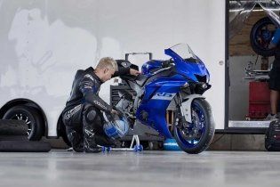 Moto - News: Yamaha R6 Race, la supersport solo per le pieghe in pista