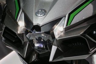 Moto - News: Kawasaki Ninja H2 SX, spunta una telecamera con il sistema radar