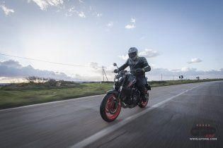 Moto - Test: Prova Video Yamaha MT-07 2021: caratteristiche e foto