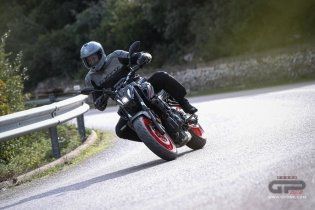 Moto - Test: Prova Video Yamaha MT-07 2021: caratteristiche e foto