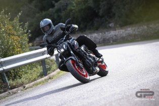 Moto - Test: Prova Video Yamaha MT-07 2021: caratteristiche e foto