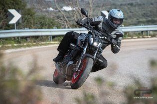 Moto - Test: Prova Video Yamaha MT-07 2021: caratteristiche e foto