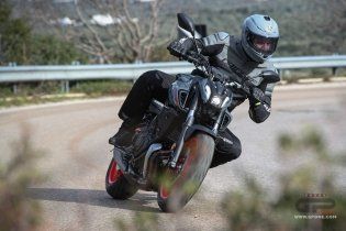 Moto - Test: Prova Video Yamaha MT-07 2021: caratteristiche e foto