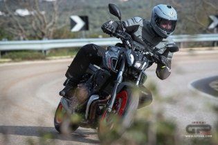 Moto - Test: Prova Video Yamaha MT-07 2021: caratteristiche e foto