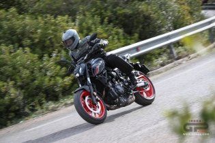 Moto - Test: Prova Video Yamaha MT-07 2021: caratteristiche e foto