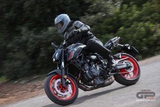 Moto - Test: Prova Video Yamaha MT-07 2021: caratteristiche e foto
