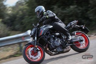 Moto - Test: Prova Video Yamaha MT-07 2021: caratteristiche e foto