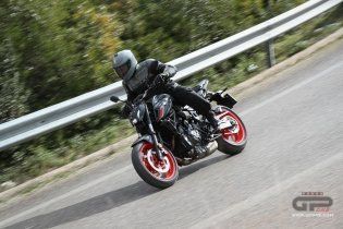 Moto - Test: Prova Video Yamaha MT-07 2021: caratteristiche e foto