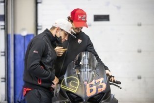 MotoGP: TUTTE LE FOTO - Jerez è rossa: i piloti Ducati sulle Panigale V4