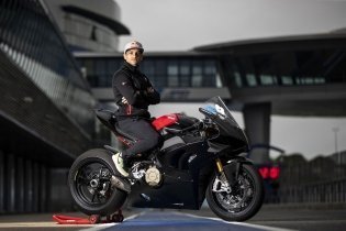 MotoGP: TUTTE LE FOTO - Jerez è rossa: i piloti Ducati sulle Panigale V4