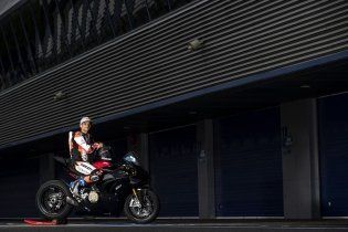 MotoGP: TUTTE LE FOTO - Jerez è rossa: i piloti Ducati sulle Panigale V4